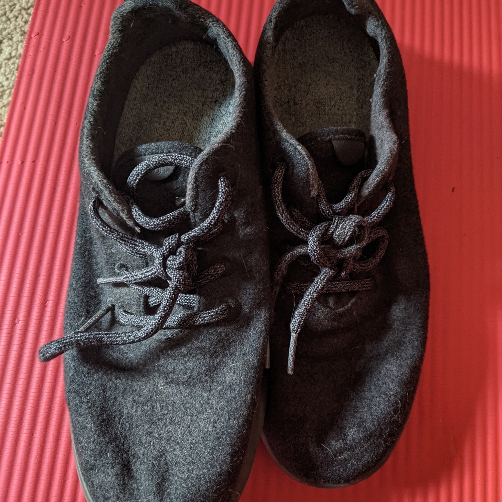 Black allbirds woolrunners wmn's 10/9.5 men's 8.5